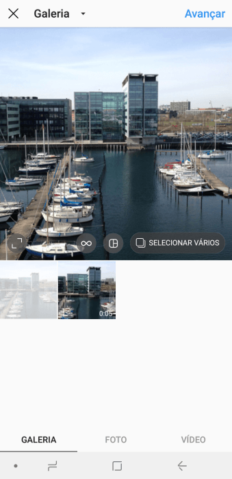 Pressione GALERIA, e navegue até a foto ou vídeo desejado. Pressione GALERIA, e navegue até a foto ou vídeo desejado.