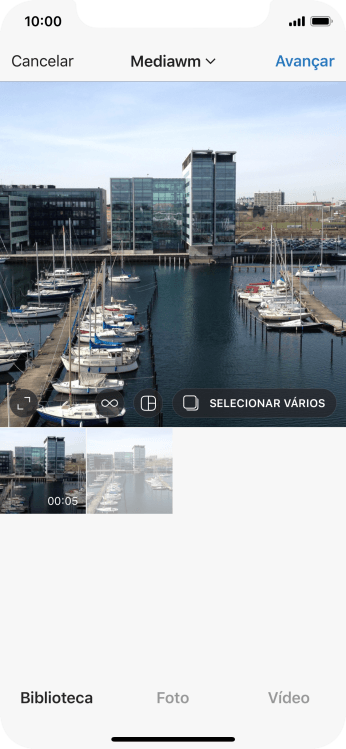 Pressione Biblioteca, e navegue até a foto ou vídeo desejado. Pressione Biblioteca, e navegue até a foto ou vídeo desejado.