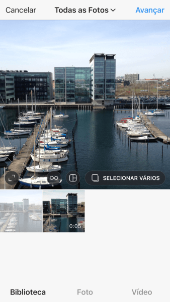 Pressione Biblioteca, e navegue até a foto ou vídeo desejado. Pressione Biblioteca, e navegue até a foto ou vídeo desejado.
