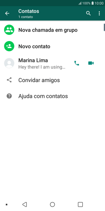 Pressione o ícone de busca, e digite as primeiras letras do nome do contato. Pressione o ícone de busca, e digite as primeiras letras do nome do contato.