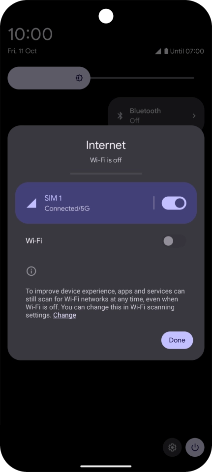 Press the indicator next to the mobile data icon to turn the function on or off. Press the indicator next to the mobile data icon to turn the function on or off.