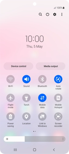 Press the mobile data icon to turn the function on or off. Press the mobile data icon to turn the function on or off.