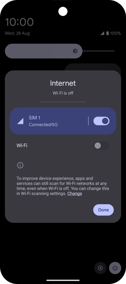 Press the indicator next to the mobile data icon to turn the function on or off. Press the indicator next to the mobile data icon to turn the function on or off.