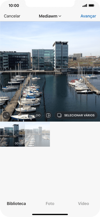 Pressione Biblioteca, e navegue até a foto ou vídeo desejado. Pressione Biblioteca, e navegue até a foto ou vídeo desejado.