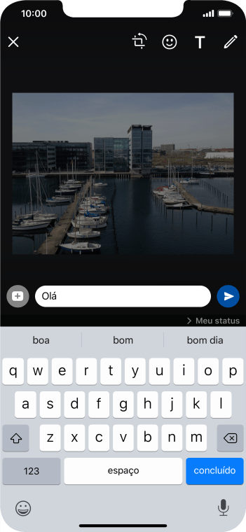 Escreva a atualização de status desejada, e pressione o ícone de enviar. Escreva a atualização de status desejada, e pressione o ícone de enviar.