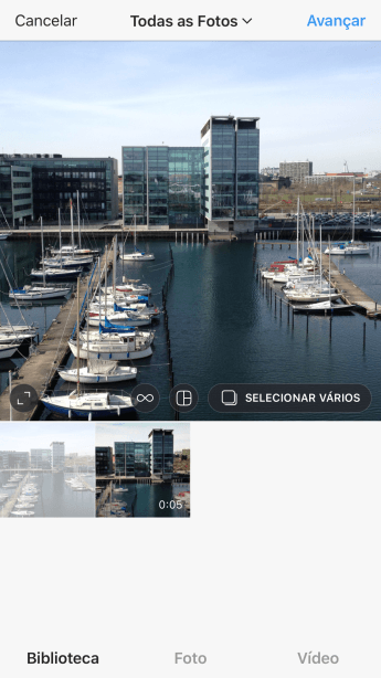 Pressione Biblioteca, e navegue até a foto ou vídeo desejado. Pressione Biblioteca, e navegue até a foto ou vídeo desejado.