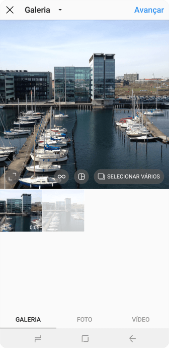 Pressione GALERIA, e navegue até a foto ou vídeo desejado. Pressione GALERIA, e navegue até a foto ou vídeo desejado.