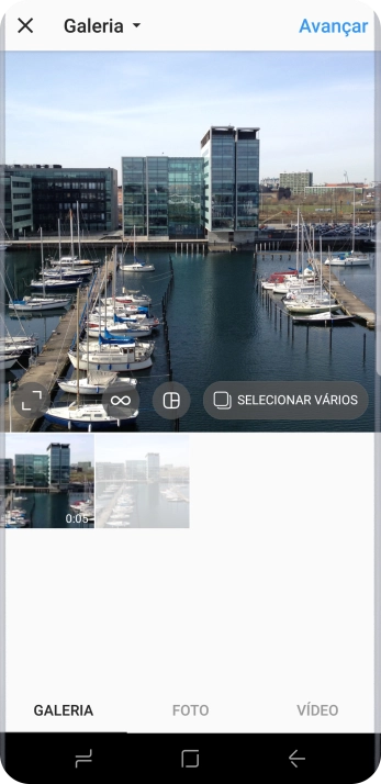 Pressione GALERIA, e navegue até a foto ou vídeo desejado. Pressione GALERIA, e navegue até a foto ou vídeo desejado.