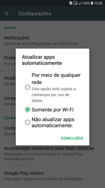 Para desativar a atualização automática de apps, você deve pressionar Por meio de qualquer rede. Esta opção está sujeita a cobranças por uso de dados.. Para desativar a atualização automática de apps, você deve pressionar Por meio de qualquer rede. Esta opção está sujeita a cobranças por uso de dados..