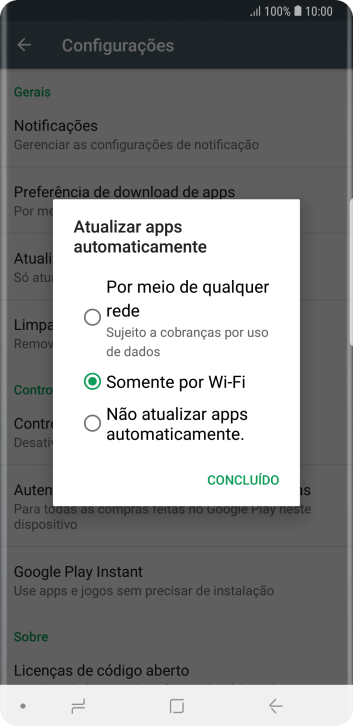 Para desativar a atualização automática de apps, você deve pressionar Por meio de qualquer rede Sujeito a cobranças por uso de dados. Para desativar a atualização automática de apps, você deve pressionar Por meio de qualquer rede Sujeito a cobranças por uso de dados.