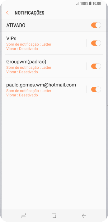 Pressione o indicador ao lado da conta de e-mail desejada para ativar ou desativar a função. Pressione o indicador ao lado da conta de e-mail desejada para ativar ou desativar a função.
