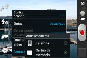 Pressione Telefone para salvar os vídeos na memória do celular. Pressione Telefone para salvar os vídeos na memória do celular.
