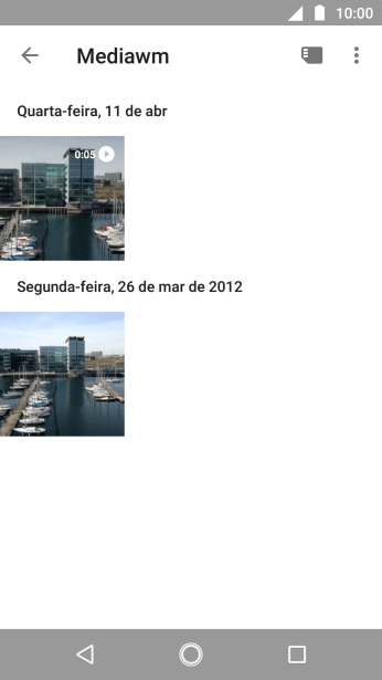 Pressione qualquer foto ou o vídeo. Pressione qualquer foto ou o vídeo.