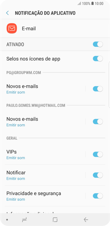 Pressione o indicador ao lado da conta de e-mail desejada para ativar ou desativar a função. Pressione o indicador ao lado da conta de e-mail desejada para ativar ou desativar a função.