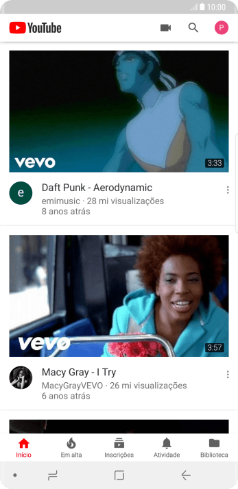 Pressione o ícone de fazer upload, e navegue até o vídeo desejado. Pressione o ícone de fazer upload, e navegue até o vídeo desejado.