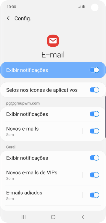 Pressione o indicador ao lado de “Exibir notificações” abaixo da conta de e-mail desejada para ativar ou desativar a função. Pressione o indicador ao lado de “Exibir notificações” abaixo da conta de e-mail desejada para ativar ou desativar a função.