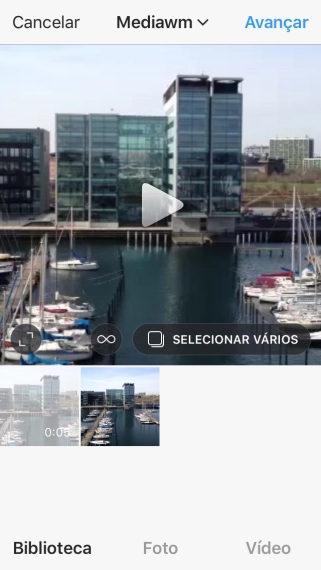 Pressione Biblioteca, e navegue até a foto ou vídeo desejado. Pressione Biblioteca, e navegue até a foto ou vídeo desejado.