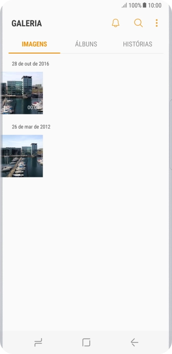 Pressione a foto ou o vídeo desejado, e continue pressionando por um instante. Pressione a foto ou o vídeo desejado, e continue pressionando por um instante.