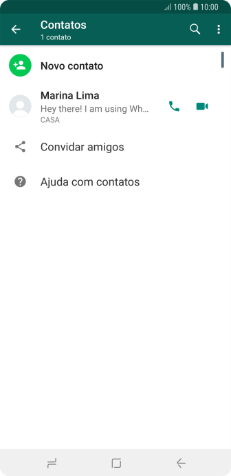 Pressione o ícone de busca, e digite as primeiras letras do nome do contato. Pressione o ícone de busca, e digite as primeiras letras do nome do contato.