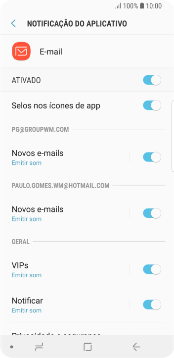 Pressione o indicador ao lado da conta de e-mail desejada para ativar ou desativar a função. Pressione o indicador ao lado da conta de e-mail desejada para ativar ou desativar a função.