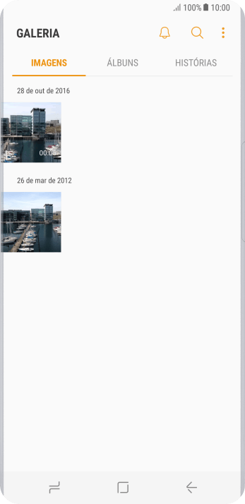 Pressione a foto ou o vídeo desejado, e continue pressionando por um instante. Pressione a foto ou o vídeo desejado, e continue pressionando por um instante.
