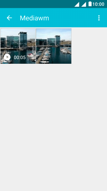 Pressione a foto ou o vídeo desejado, e continue pressionando por um instante. Pressione a foto ou o vídeo desejado, e continue pressionando por um instante.