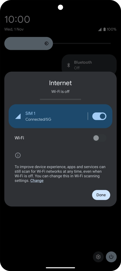 Press the mobile data icon to turn the function on or off. Press the mobile data icon to turn the function on or off.