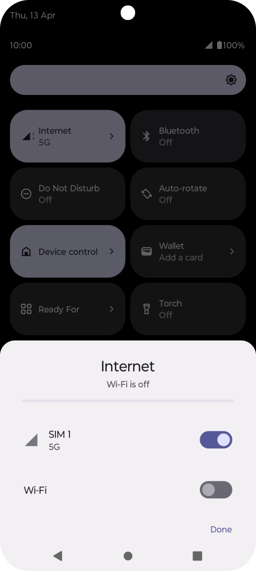 Press the indicator next to the name of the SIM to turn the function on or off. Press the indicator next to the name of the SIM to turn the function on or off.