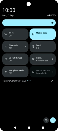Press the mobile data icon to turn the function on or off. Press the mobile data icon to turn the function on or off.