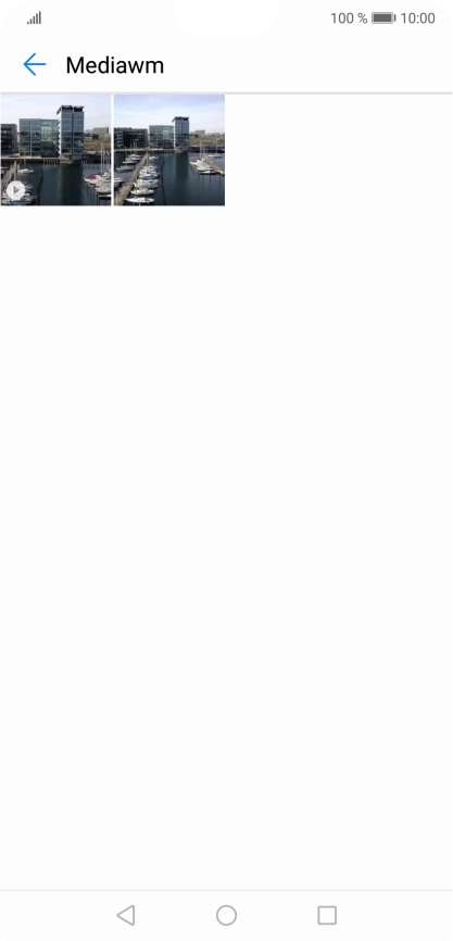 Mantén pulsados la fotografía o el videoclip deseados durante unos instantes. Mantén pulsados la fotografía o el videoclip deseados durante unos instantes.