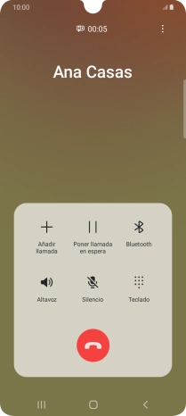 Pulsa el icono de finalizar llamada. Pulsa el icono de finalizar llamada.