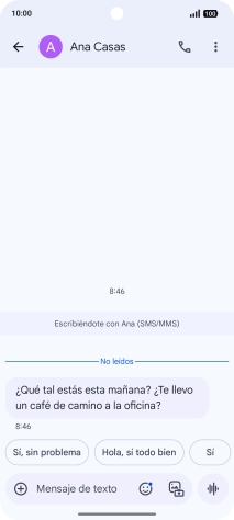 Selecciona una conversación existente o crea un nuevo mensaje y desliza el dedo hacia la izquierda desde la parte superior derecha de la pantalla. Selecciona una conversación existente o crea un nuevo mensaje y desliza el dedo hacia la izquierda desde la parte superior derecha de la pantalla.
