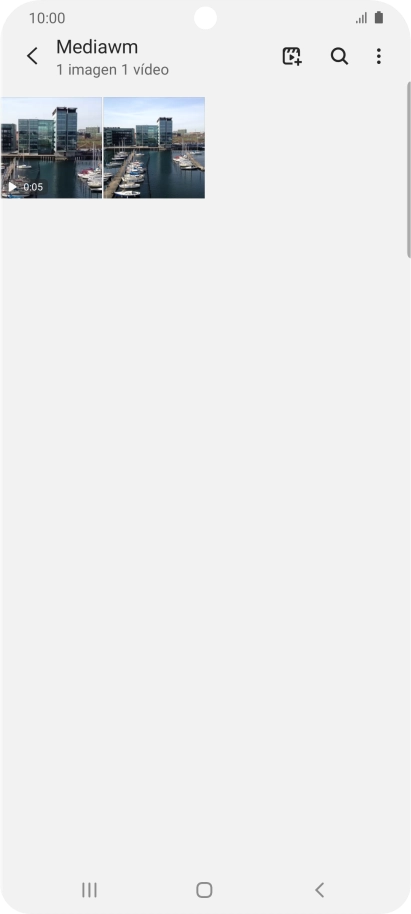 Mantén pulsados la fotografía o el videoclip deseados durante unos instantes. Mantén pulsados la fotografía o el videoclip deseados durante unos instantes.