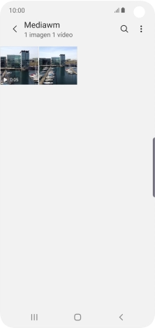 Mantén pulsados la fotografía o el videoclip deseados durante unos instantes. Mantén pulsados la fotografía o el videoclip deseados durante unos instantes.