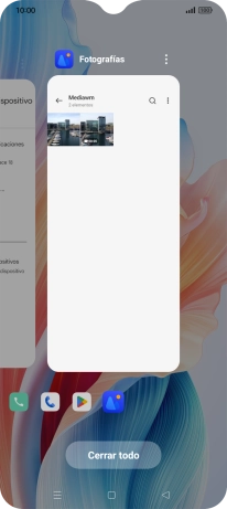 Para cerrar una sola aplicación en ejecución, desliza el dedo hacia arriba sobre la aplicación deseada. Para cerrar una sola aplicación en ejecución, desliza el dedo hacia arriba sobre la aplicación deseada.