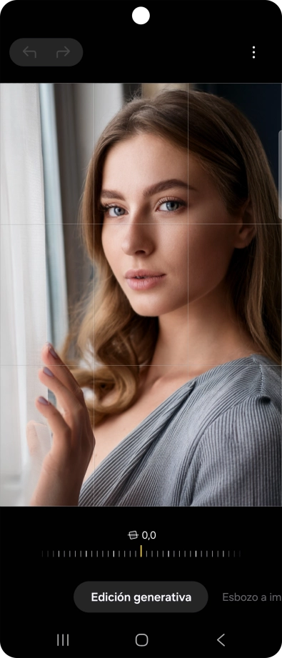 Para modificar el tamaño, eliminar o mover elementos en las fotografías o imágenes, pulsa Edición generativa. Para modificar el tamaño, eliminar o mover elementos en las fotografías o imágenes, pulsa Edición generativa.