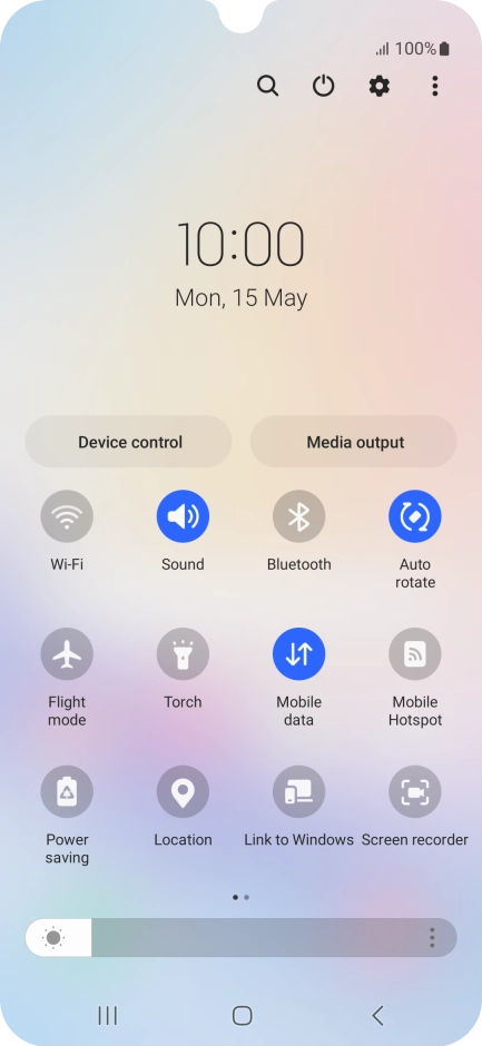 Press the mobile data icon to turn the function on or off.