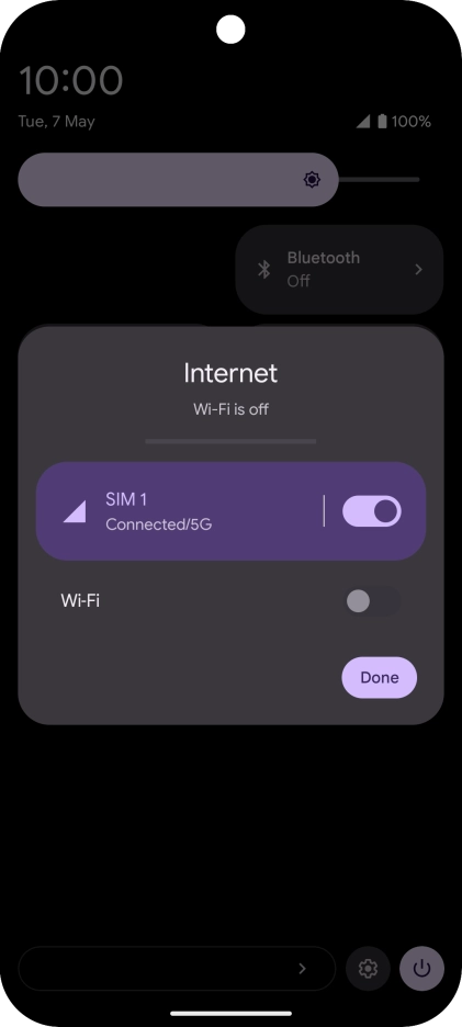 Press the mobile data icon to turn the function on or off.