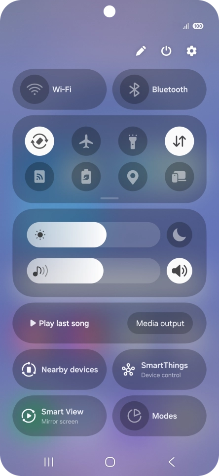 Press the mobile data icon to turn the function on or off.
