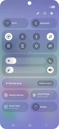 Press the mobile data icon to turn the function on or off.
