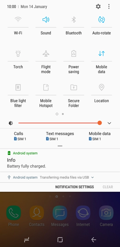 Press the mobile data icon to turn the function on or off.