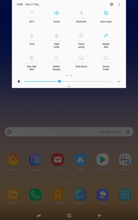 Press the mobile data icon to turn the function on or off.