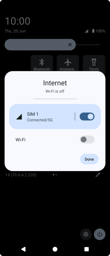 Press the indicator next to the mobile data icon to turn the function on or off.