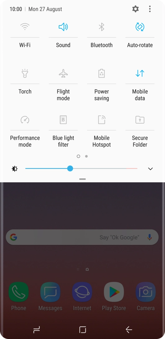 Press the mobile data icon to turn the function on or off.