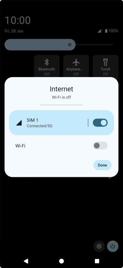Press the indicator next to the mobile data icon to turn the function on or off.