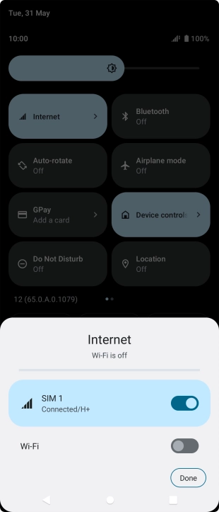Press the indicator next to the mobile data icon to turn the function on or off.