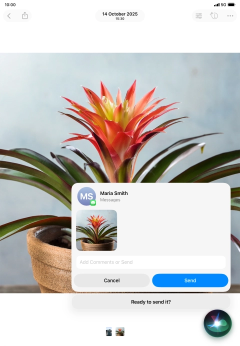 Ask Siri to share the screen content with your contacts.