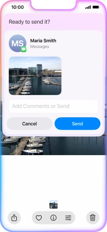 Ask Siri to share the screen content with your contacts.