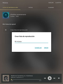Introduce el nombre deseado de la lista de reproducción y pulsa CREAR.
