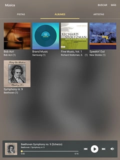 Pulsa la categoría deseada.Desplázate al archivo de música o a la lista de reproducción deseados.